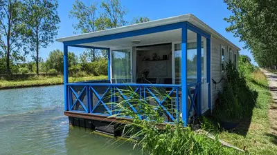 Vue sur la rivière ou le fleuve situé(e) à proximité de le bateau