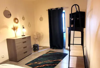 Un ou plusieurs lits dans un hébergement de l'établissement Appartement en plein coeur de mâcon E