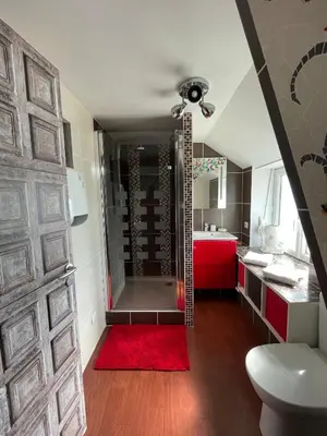 Salle de bains dans l'établissement La Maison d'Andrée - chambres et table d'hôtes