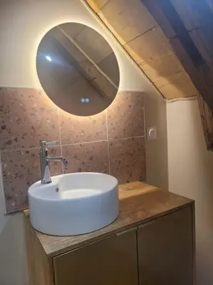 Salle de bains dans l'établissement GITE **** LE GEVOT- 10 à 14 personnes
