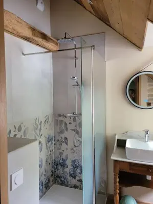Salle de bains dans l'établissement GITE **** LE GEVOT- 10 à 14 personnes