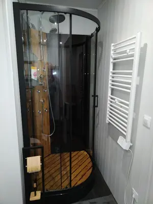 Salle de bains dans l'établissement Studio, La terrasse d'Isa