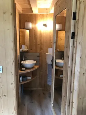 Salle de bains dans l'établissement Le P’tiot Utau