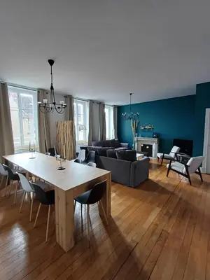 Coin salon dans l'établissement Big Townhouse In Paray Le Monial For 25 People