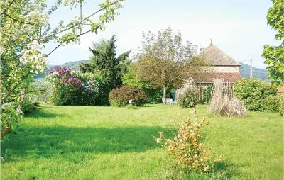Jardin de l'établissement 2 Bedroom Nice Home In Trambly