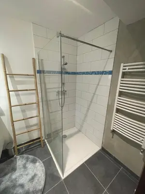 Salle de bains dans l'établissement l'Oppidum d'Alésia