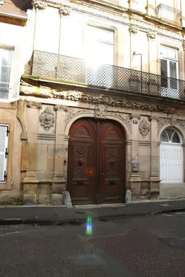 Façade ou entrée de l'établissement Grand Appartement a Maison sculptée
