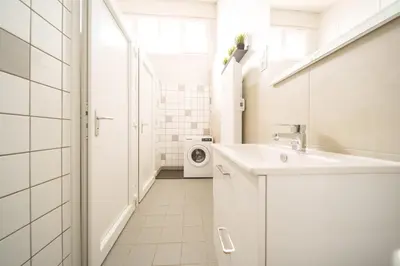Salle de bains dans l'établissement Le Mont neuf - Chambres avec cuisine au coeur de la nature type Appart'Hotel - sanitaires communs