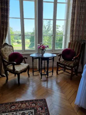Coin salon dans l'établissement Chateau Le Plessis