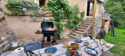 Barbecue disponible mis à disposition des clients de la maison de vacances