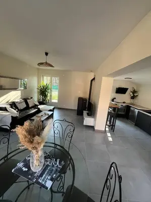 Coin salon dans l'établissement Maison au bord de rivière