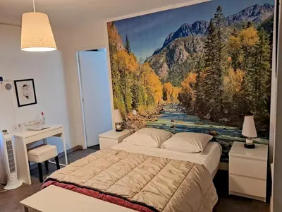 Un ou plusieurs lits dans un hébergement de l'établissement chambre avec salle de bain privatisée avec petit déjeuner compris