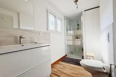Salle de bains dans l'établissement COOL BURGUNDY
