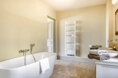 Salle de bains dans l'établissement Manoir Des Chasseurs