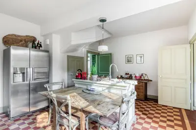 Cuisine ou kitchenette dans l'établissement Manoir Des Chasseurs