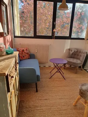 Coin salon dans l'établissement L'atelier cosy