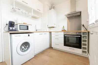 Cuisine ou kitchenette dans l'établissement Le Kuku Beach - Appartement de charme à Digoin