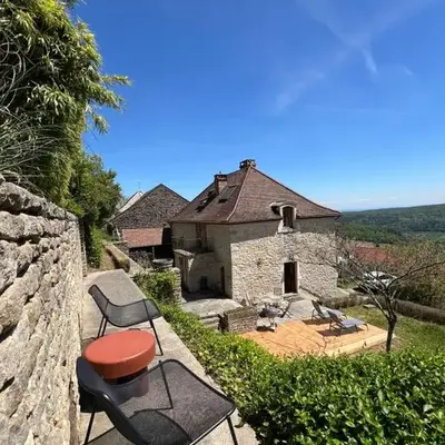 Maison au Bord de la Falaise