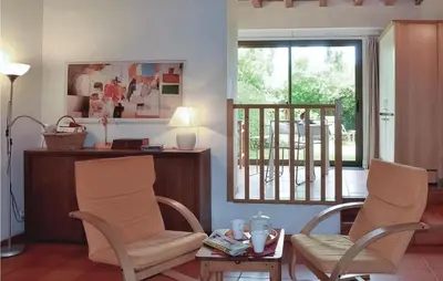 Coin salon dans l'établissement Nice Home In Molinot With Wifi