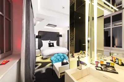 Coin salon dans l'établissement Vertigo Hotel, By Marriott, a Member of Design Hotels
