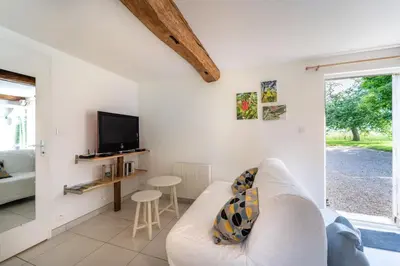 Télévision ou salle de divertissement dans l'établissement Le Petit Sondebois