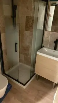 Salle de bains dans l'établissement Escapade à Ladoix Serrigny