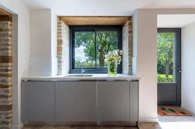 Cuisine ou kitchenette dans l'établissement Le Ribouillon