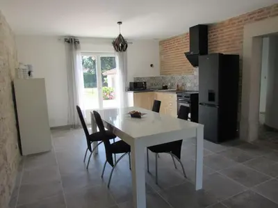 Cuisine ou kitchenette dans l'établissement L'Étape Bourguignonne (proche Beaune et Chalon)