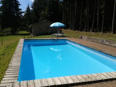 Piscine de l'établissement Yourte et nature ou située à proximité