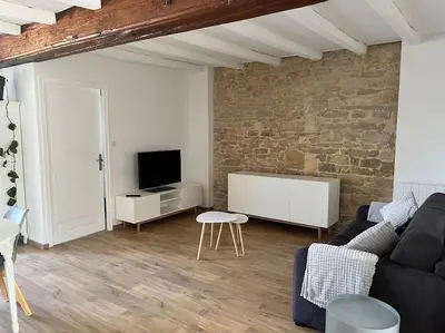 Télévision ou salle de divertissement dans l'établissement Gîte Le Polochon