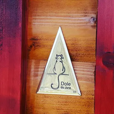 Certificat, récompense, panneau ou autre document affiché dans l'établissement Le petit chalet jurassien