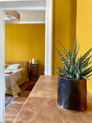 Coin salon dans l'établissement Gîte de la maison jaune - Comblanchien