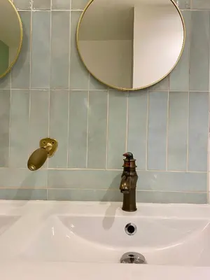 Salle de bains dans l'établissement Gîte de la maison jaune - Comblanchien