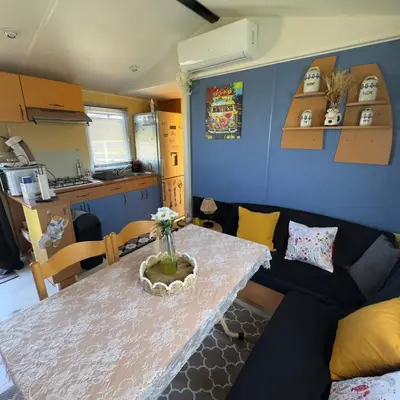 Cuisine ou kitchenette dans l'établissement Chez Elvis et Agnès, logement climatisé