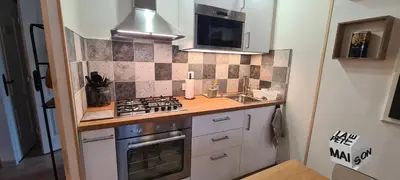 Cuisine ou kitchenette dans l'établissement La Petite Maison de l'Oze