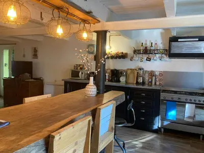 Cuisine ou kitchenette dans l'établissement GITE Voie Verte , jardin, CV LOUHANS