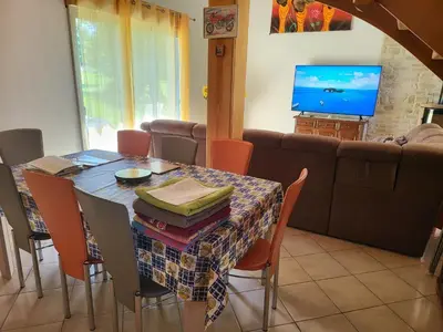 Télévision ou salle de divertissement dans l'établissement Monis ruhiges Ferienhaus