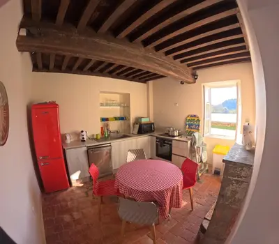 Cuisine ou kitchenette dans l'établissement L'Ancien Moulin du Château de Marrault - Gîte de groupe