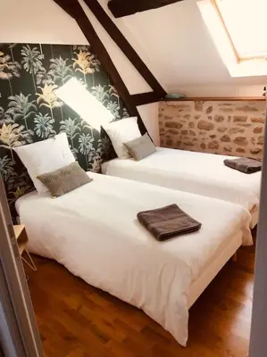 Un ou plusieurs lits dans un hébergement de l'établissement Gîte les filous Maison avec piscine et dépendance