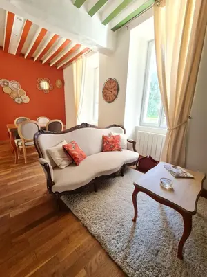 Coin salon dans l'établissement Le Moulin de l'O-L'Orle Nature formule 4 personnes