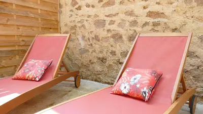 Coin salon dans l'établissement Le Moulin de l'O-L'Orle Nature formule 4 personnes