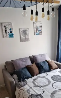 Un ou plusieurs lits dans un hébergement de l'établissement Némo Petit studio cosy.