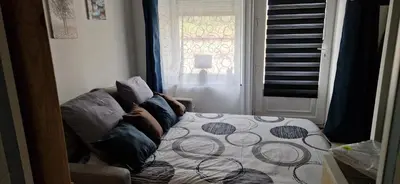 Un ou plusieurs lits dans un hébergement de l'établissement Némo Petit studio cosy.