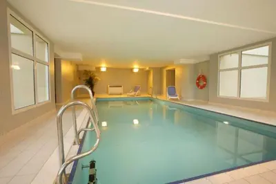Piscine de l'établissement Charm Burgundy ou située à proximité