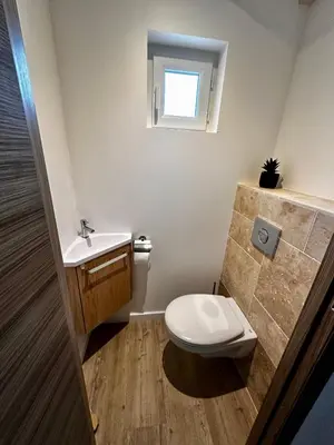 Salle de bains dans l'établissement Maison coeur de ville Montchanin