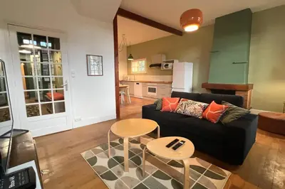 Cuisine ou kitchenette dans l'établissement Tous au jardin