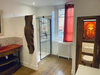 Salle de bains dans l'établissement Le Commerce