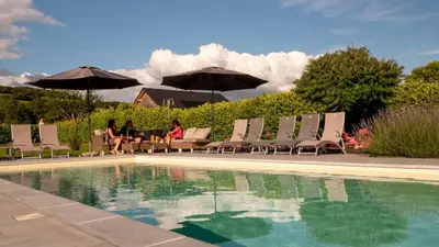 Piscine de l'établissement Le Clos des 4 Saisons ou située à proximité