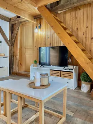 Télévision ou salle de divertissement dans l'établissement Aux petites portes du Morvan