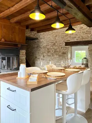 Cuisine ou kitchenette dans l'établissement Aux petites portes du Morvan